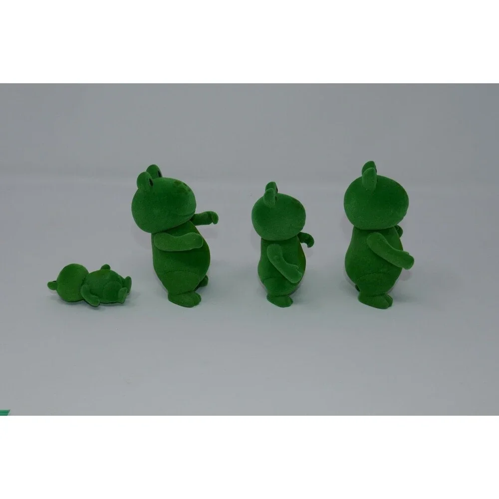 Li'l Woodzeez Croakalily Frog Family Figures Set of 4 w/Clothing